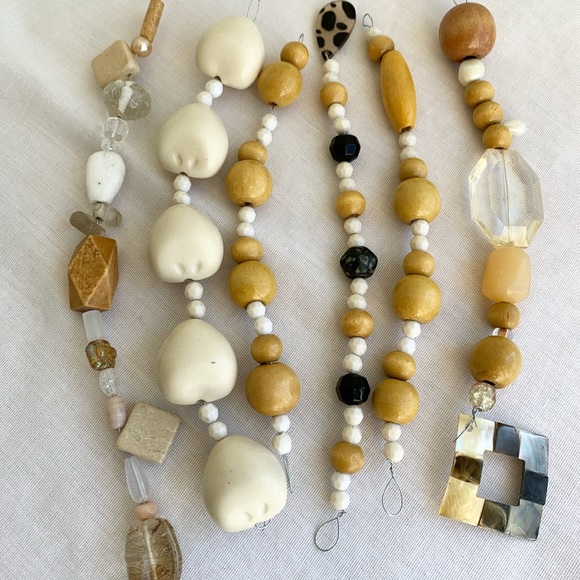 ✨SOLD✨ Beautiful collection of neutral beads - Picture 1 of 4